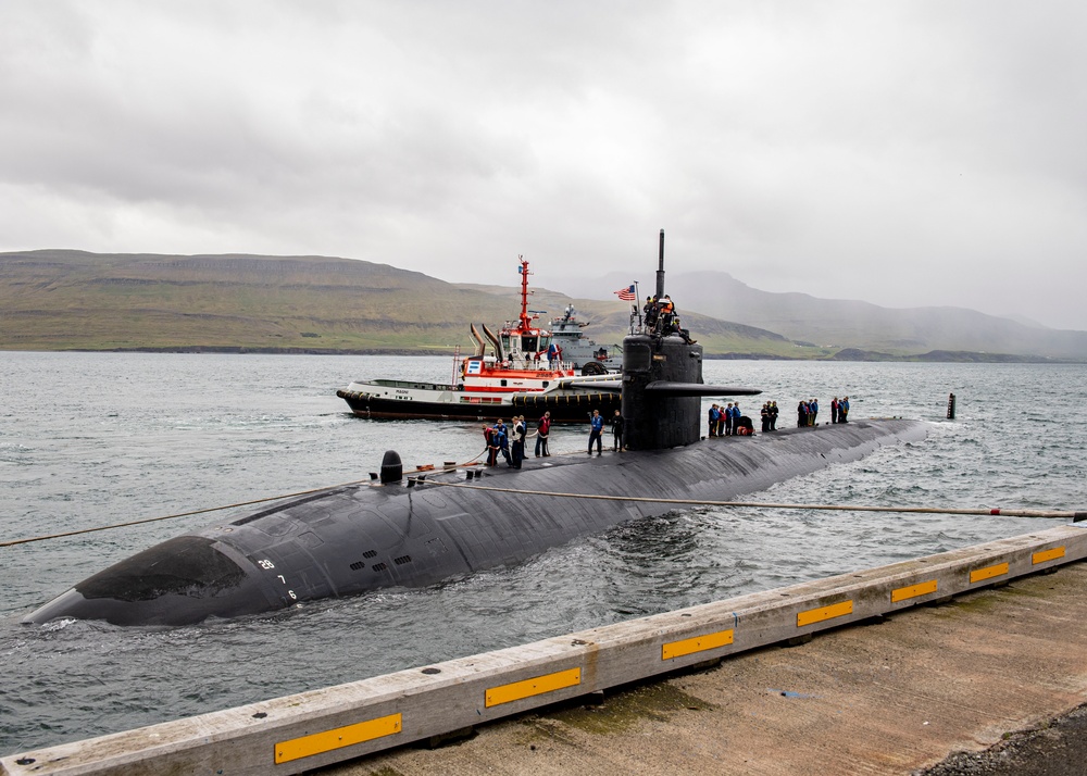 USS Newport News (SSN 750) Pulls in to Iceland
