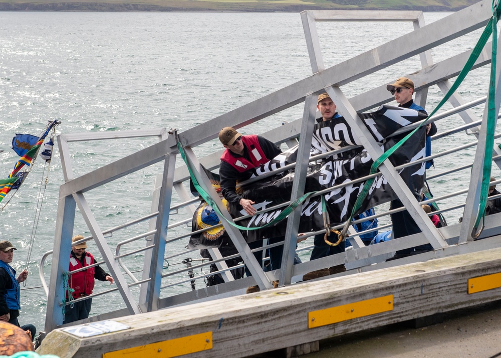 USS Newport News (SSN 750) Pulls in to Iceland
