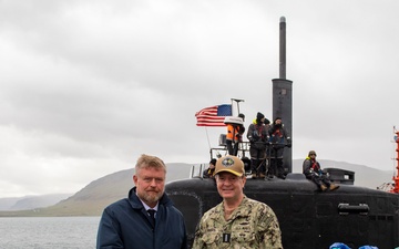 USS Newport News (SSN 750) Pulls in to Iceland