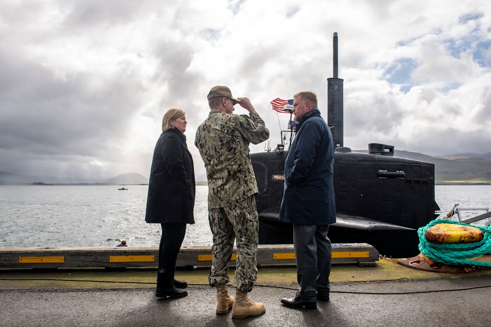 USS Newport News (SSN 750) Pulls in to Iceland