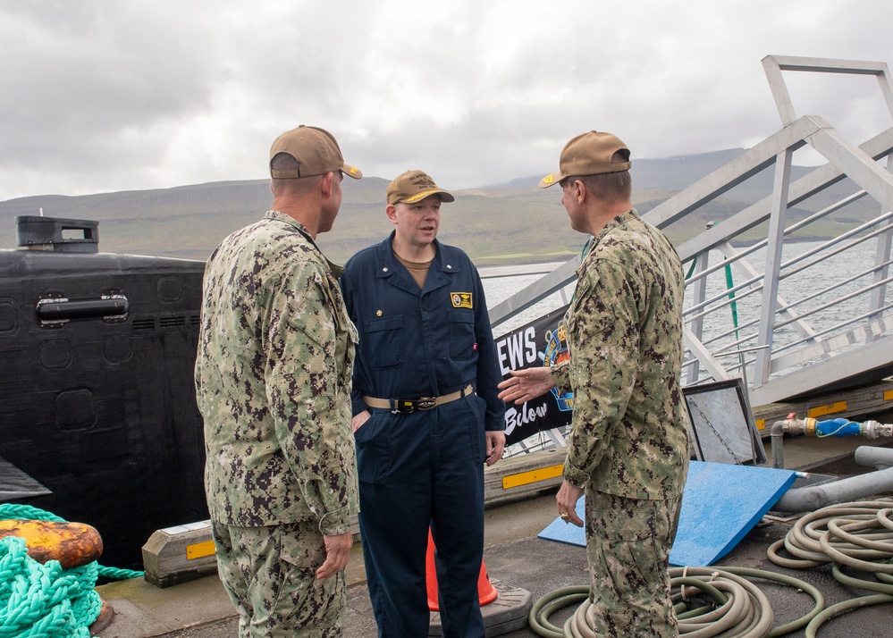 USS Newport News (SSN 750) Pulls in to Iceland