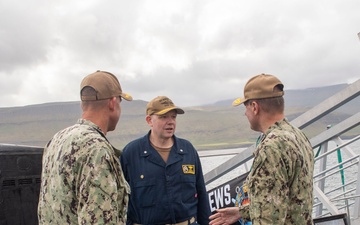 USS Newport News (SSN 750) Pulls in to Iceland