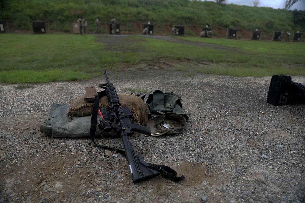 U.S. Soldiers Execute M4A1 Carbine Qualifications