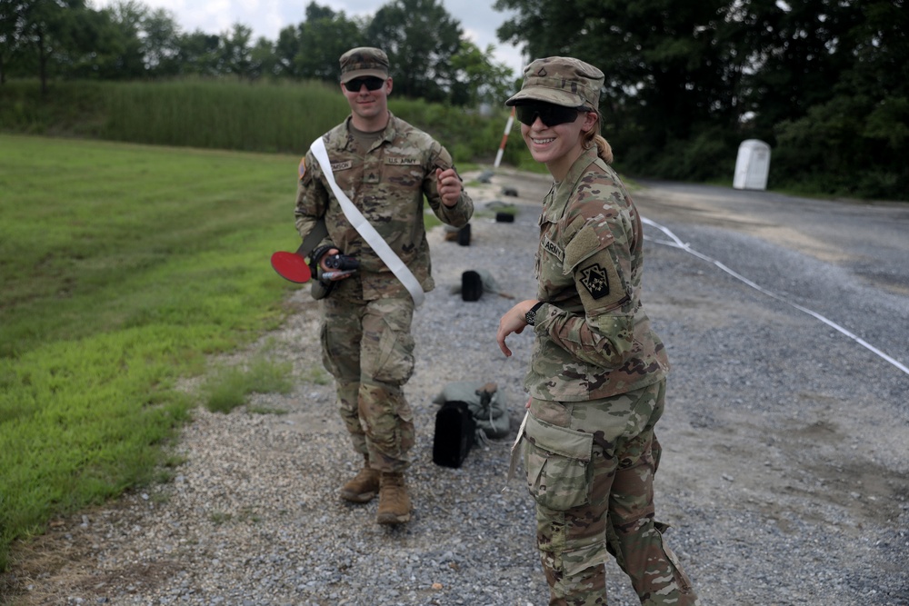 U.S. Soldiers Execute M4A1 Carbine Qualifications