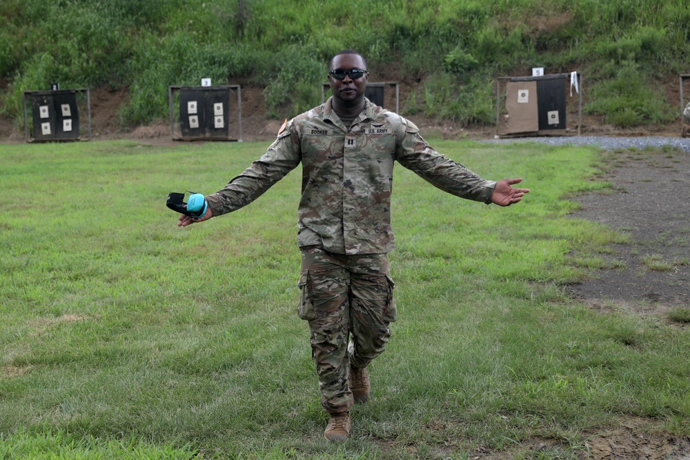 U.S. Soldiers Execute M4A1 Carbine Qualifications
