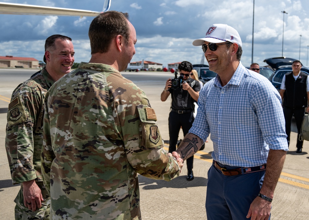 SecDef thanks MacDill leaders, HCSO officers before departure