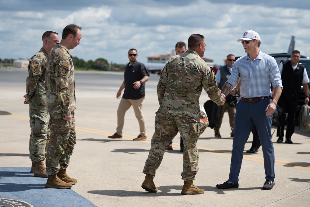 DVIDS Images SECDEF thanks - 1000w Q95 