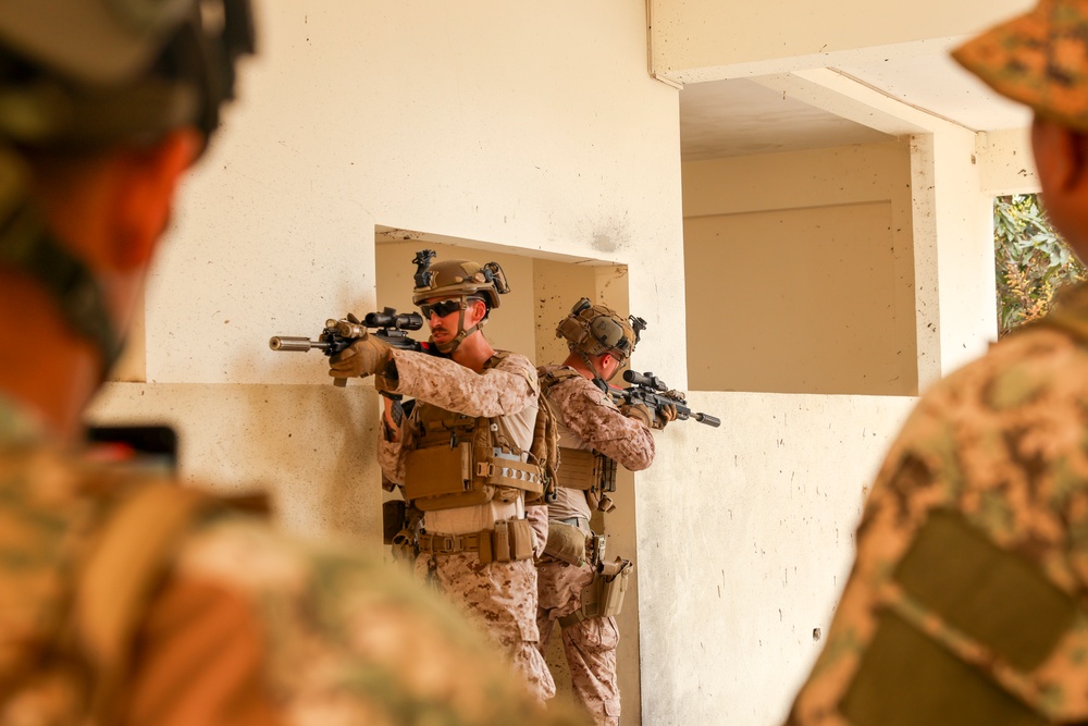 Marines and Ecuadorians Joint Training CP25