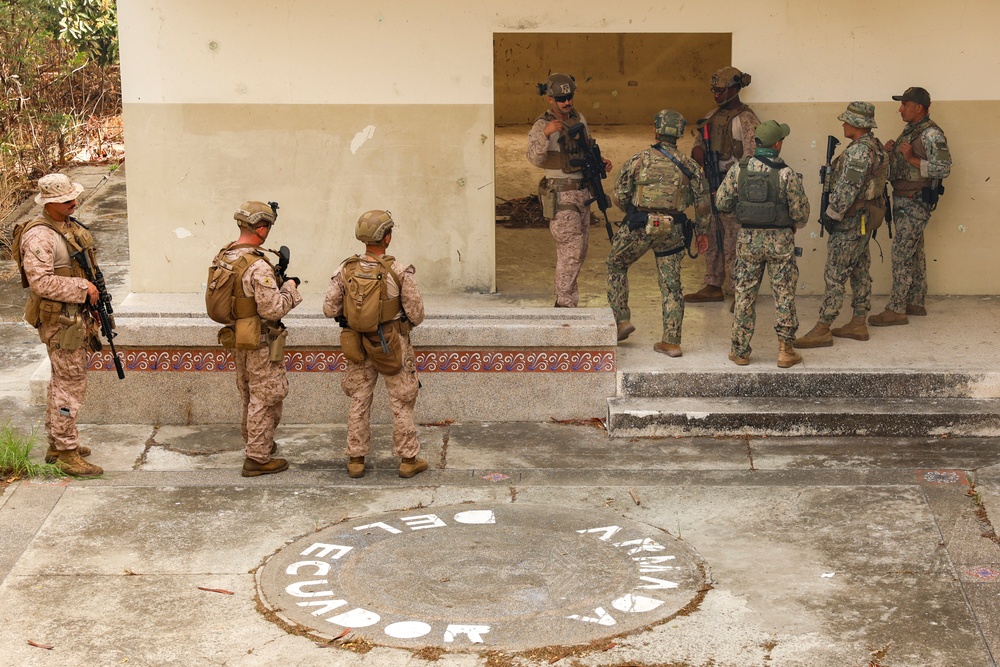 Marines and Ecuadorians Joint Training CP25