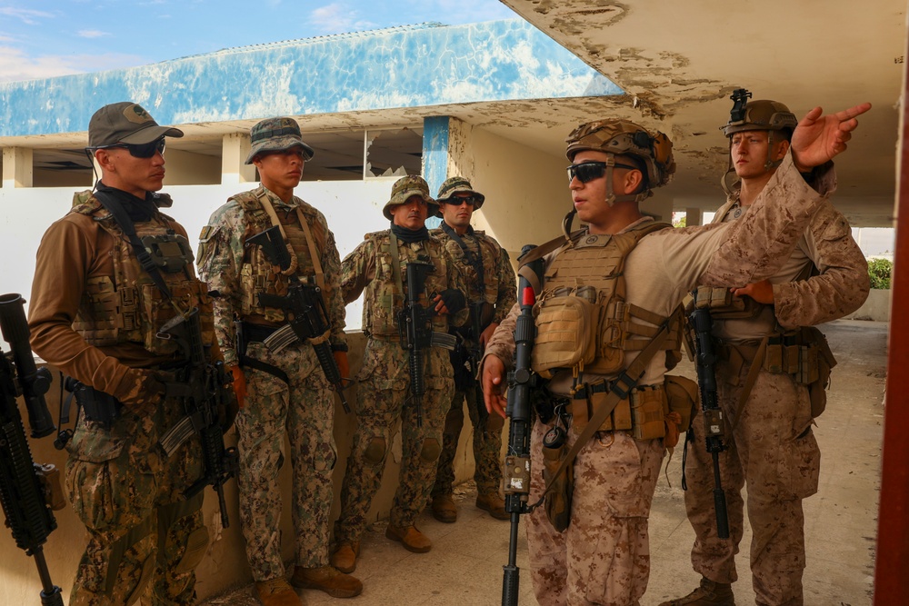 Marines and Ecuadorians Joint Training CP25