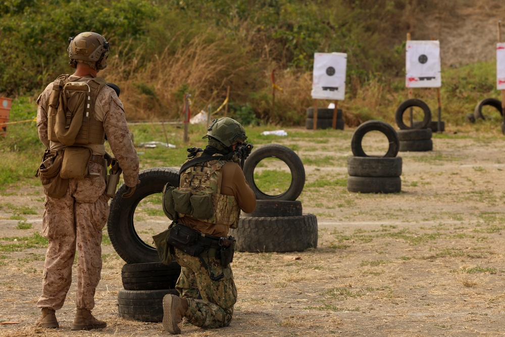 Marines and Ecuadorians Joint Training CP25