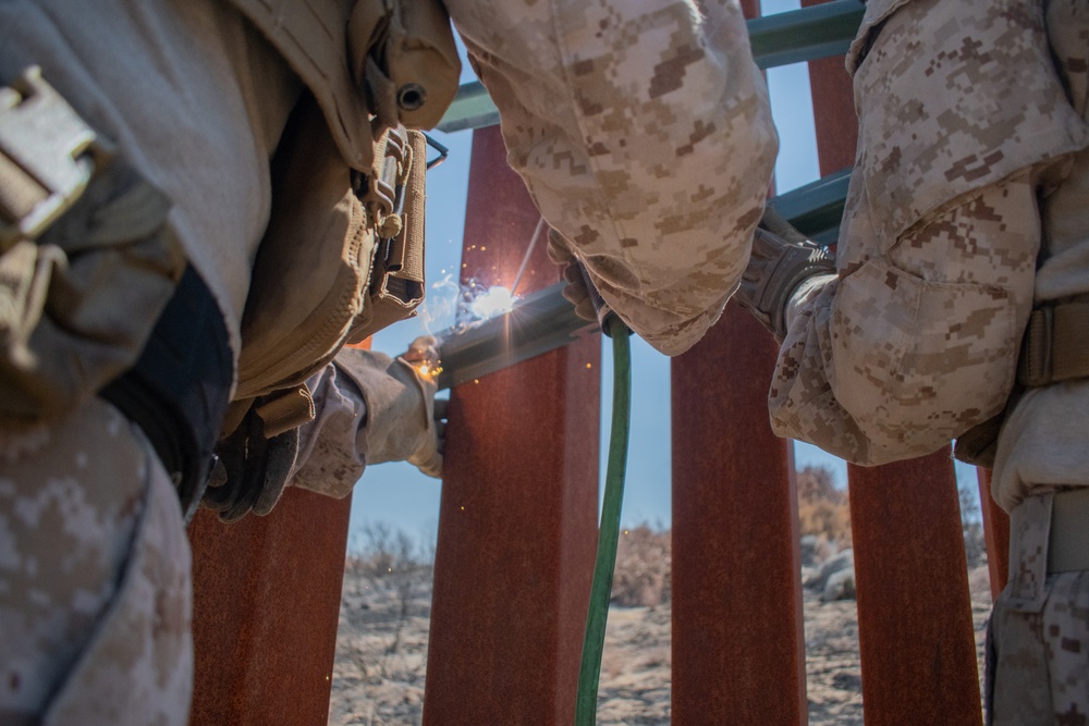 I Marine Expeditionary Force begins obstacle emplacement training in Campo