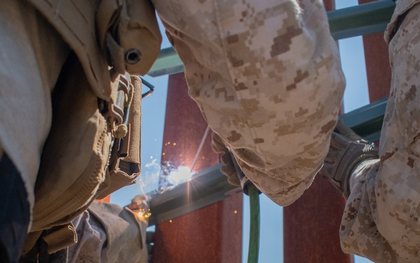 I Marine Expeditionary Force begins obstacle emplacement training in Campo