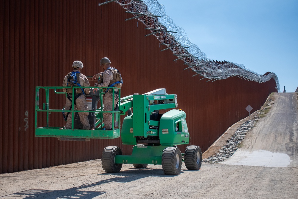I Marine Expeditionary Force begins obstacle emplacement training in Campo