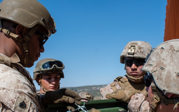 I Marine Expeditionary Force begins obstacle emplacement training in Campo