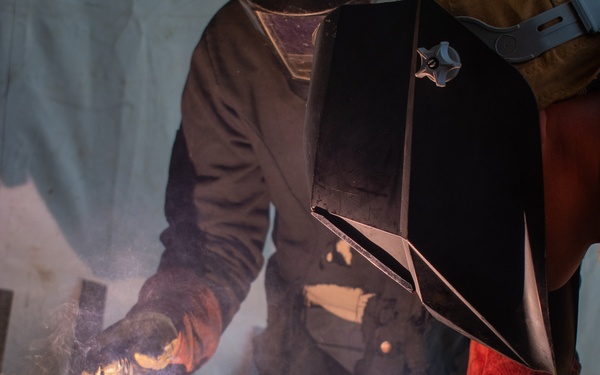 Second wave of I Marine Expeditionary Force Marines participate in welding training