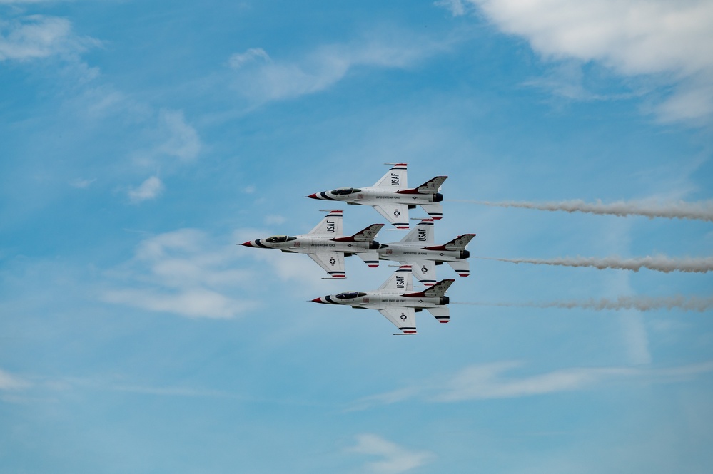 Thunderbirds prepare for Fort Wayne Air Show
