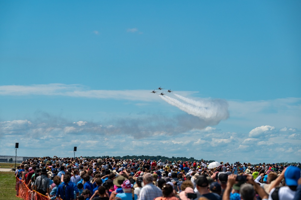 Thunderbirds rock the Fort Wayne Air Show