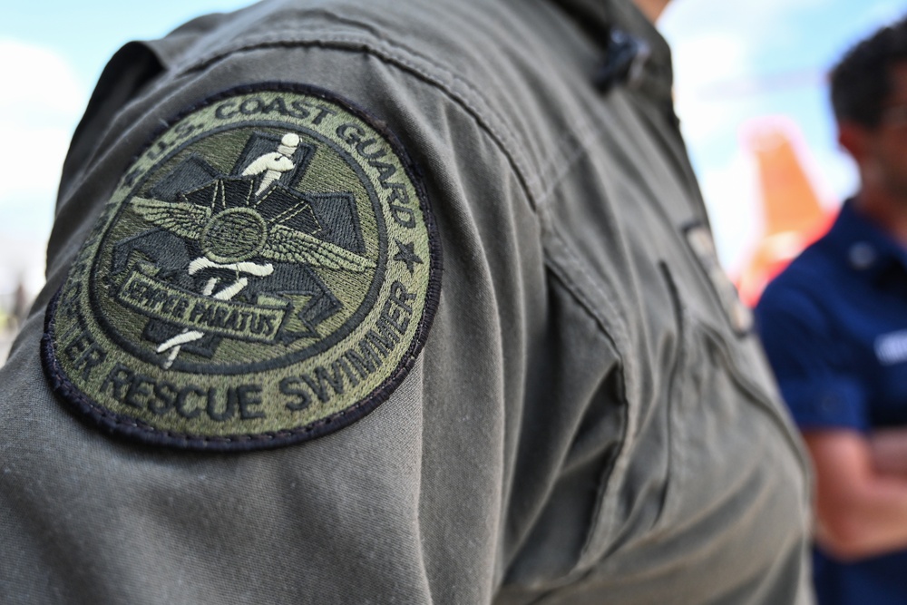 DHS Secretary awards Air Station Corpus Christi aircrew for heroic actions during Kerrville flash flooding