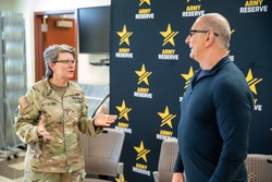 Putting People First: Chef Robert Irvine visits Fort Belvoir to champion Warfighter Wellness