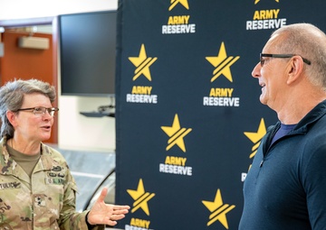 Putting People First: Chef Robert Irvine visits Fort Belvoir to champion Warfighter Wellness