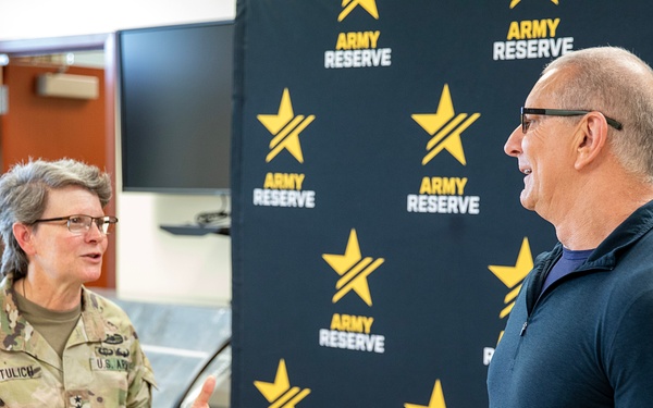 Putting People First: Chef Robert Irvine visits Fort Belvoir to champion Warfighter Wellness