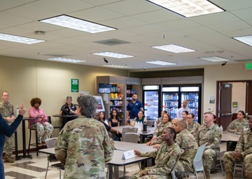 Putting People First: Chef Robert Irvine visits Fort Belvoir to champion Warfighter Wellness
