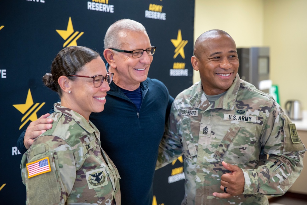 Putting People First: Chef Robert Irvine visits Fort Belvoir to champion Warfighter Wellness