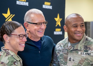 Putting People First: Chef Robert Irvine visits Fort Belvoir to champion Warfighter Wellness