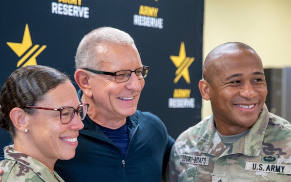 Putting People First: Chef Robert Irvine visits Fort Belvoir to champion Warfighter Wellness