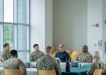 Putting People First: Chef Robert Irvine visits Fort Belvoir to champion Warfighter Wellness