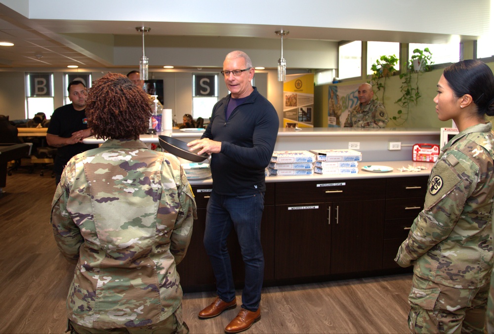 Putting People First: Chef Robert Irvine visits Fort Belvoir to champion Warfighter Wellness