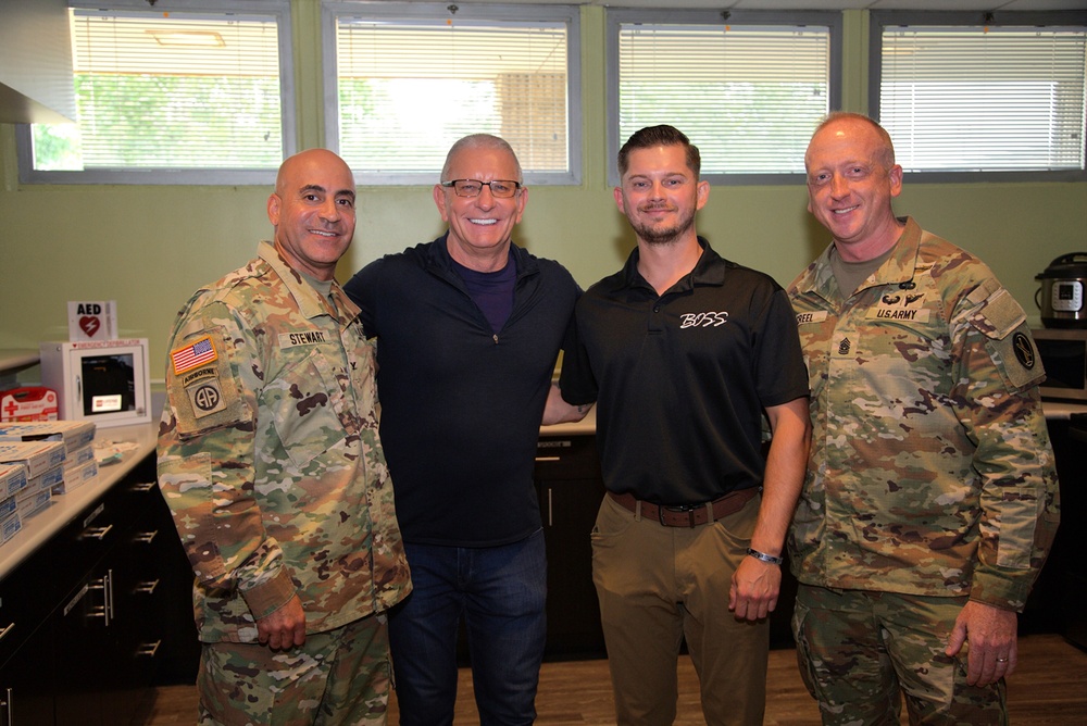 Putting People First: Chef Robert Irvine visits Fort Belvoir to champion Warfighter Wellness