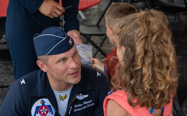 Thunderbirds greet fans at Fort Wayne Air Show 2025
