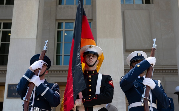 SD Hosts German Minister of Defense