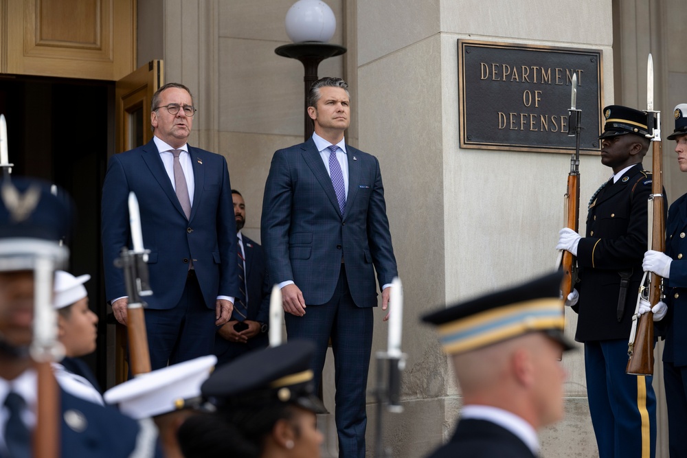 SD Hosts German Minister of Defense