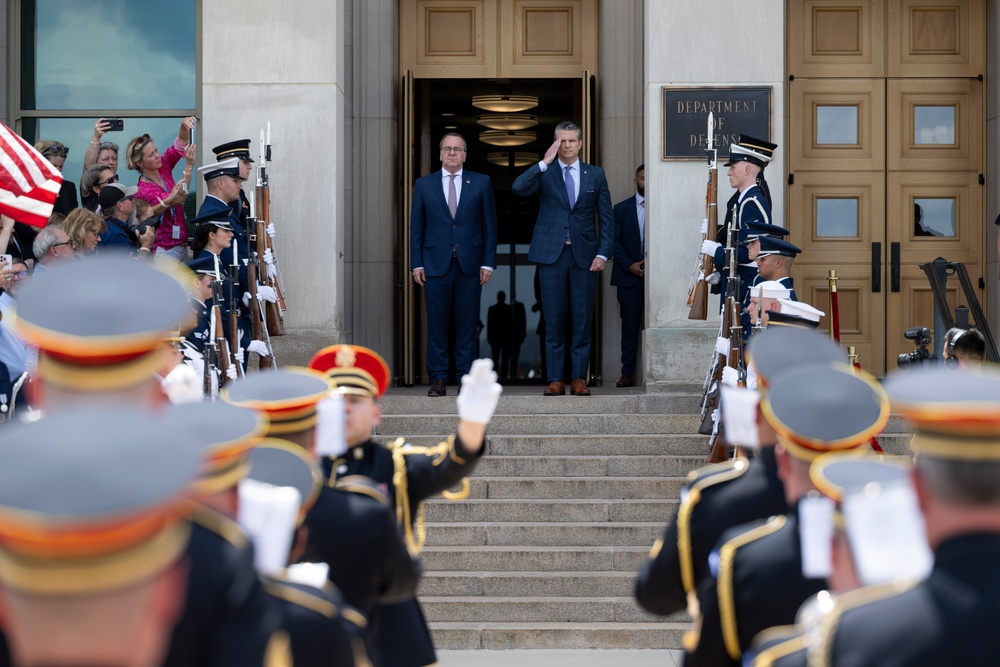 SD Hosts German Minister of Defense