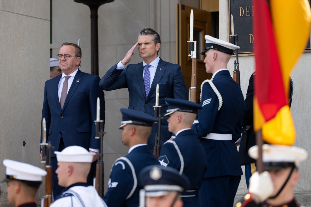 SD Hosts German Minister of Defense
