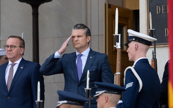 SD Hosts German Minister of Defense