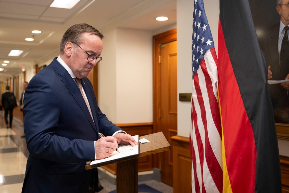 SD Hosts German Minister of Defense