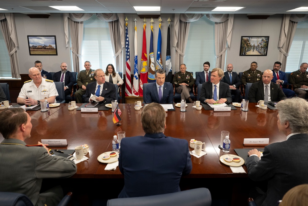 SD Hosts German Minister of Defense