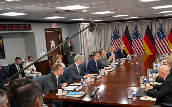 SD Hosts German Minister of Defense