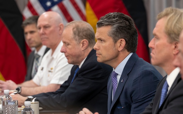 SD Hosts German Minister of Defense