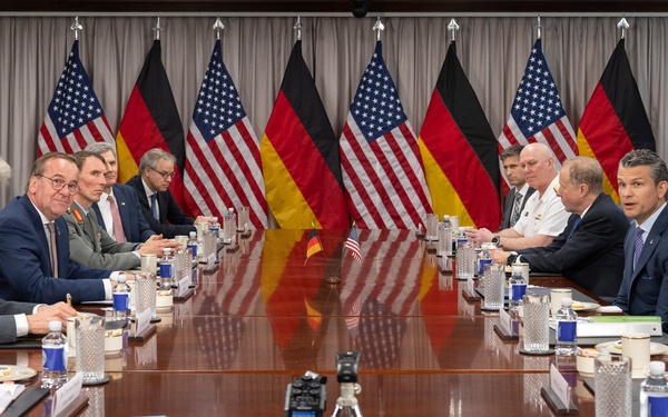 SD Hosts German Minister of Defense