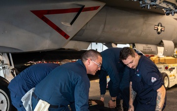 USS Gerald R. Ford (CVN 78) Conducts Medical Training