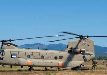 Oregon Guard Soldiers Take Flight During MEDEVAC Training