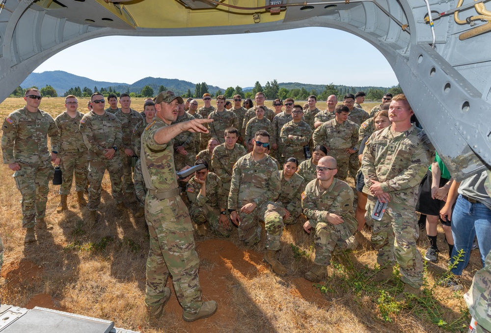 Oregon Guard Soldiers Take Flight During MEDEVAC Training