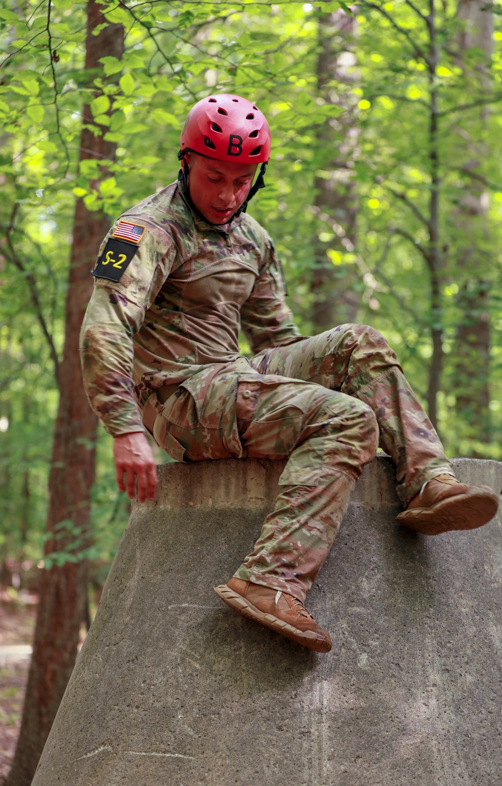 Sgt. Robert Ruiz-Rhoades climbs out of tunnel - 2025 National Best Warrior