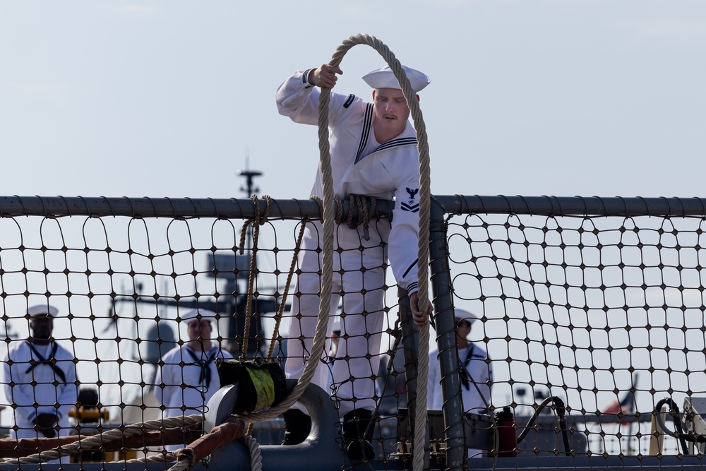 USS Sullivans (DDG 68) Returns to Homeport After 8 Month Deployment