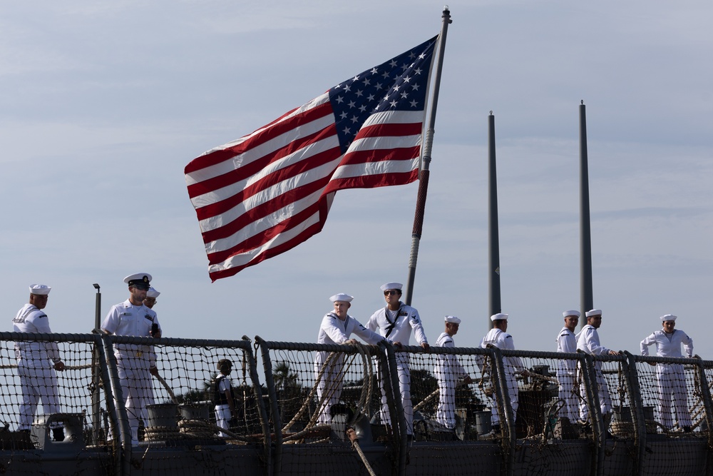 USS Sullivans (DDG 68) Returns to Homeport After 8 Month Deployment